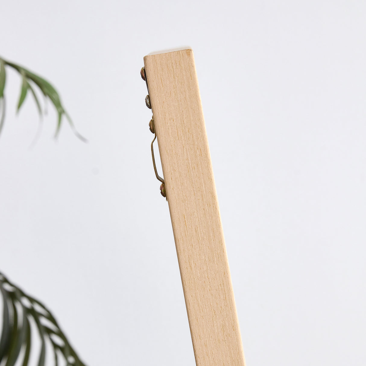 The3rd generation packaging upgrade includes a light oak solid wood frame full length mirror, dressing mirror, bedroom entrance, decorative mirror, clothing store, and floor mounted mirror. 60" *17.3"